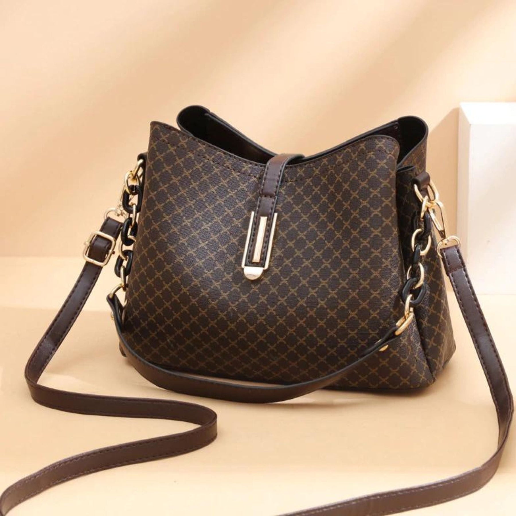 Bolsa Feminina em Couro Nobre - Ayla Hernandes 