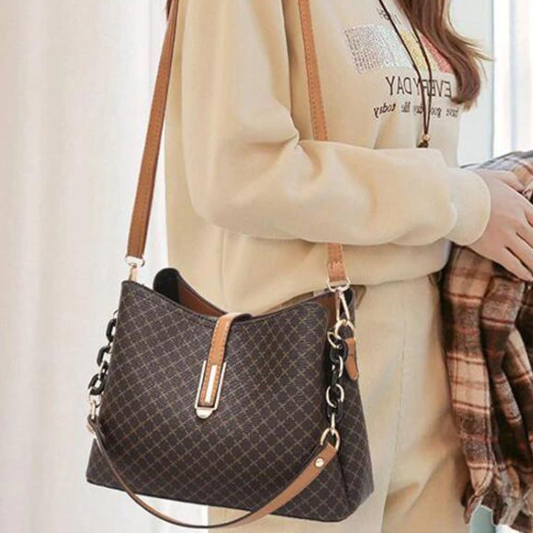 Bolsa Feminina em Couro Nobre - Ayla Hernandes 